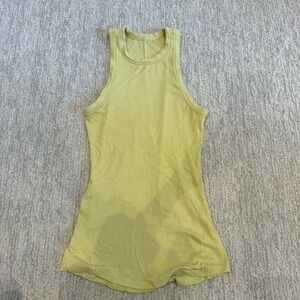 Lululemon workout top / yellow / green